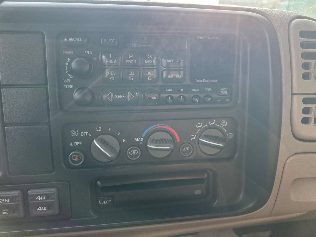 Used 1999 Chevrolet Tahoe Z71 w/ Comfort & Security Pkg AWD/4WD image 17