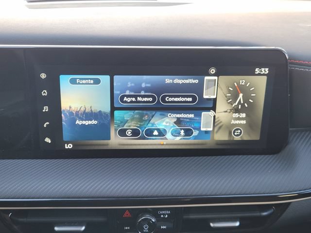 Used 2025 Nissan Kicks SR FWD image 12