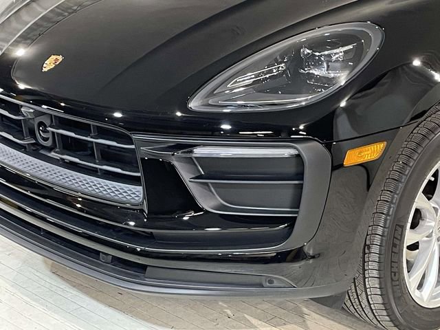 Certified 2025 Porsche Macan image 11