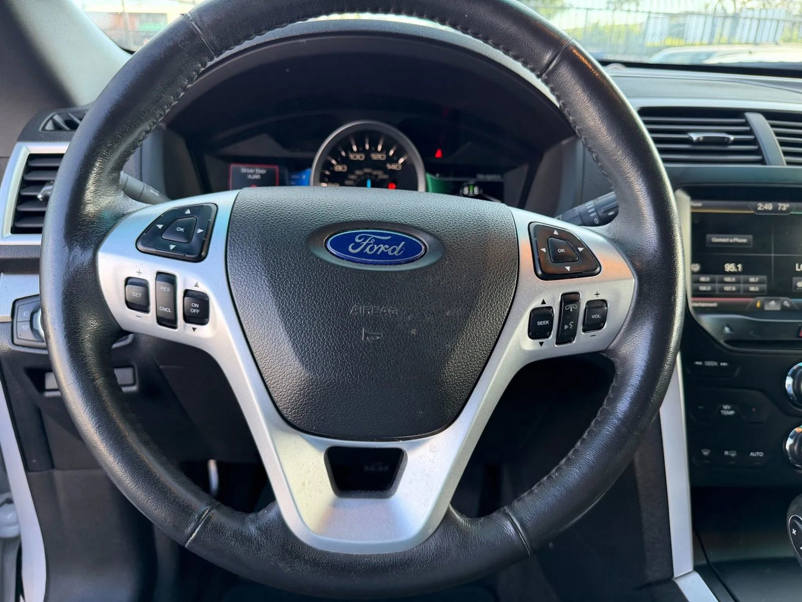 Used 2015 Ford Explorer XLT w/ Equipment Group 202A AWD/4WD image 46