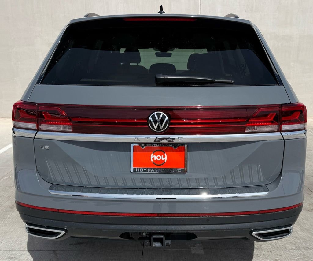 Certified 2025 Volkswagen Atlas SE FWD image 4