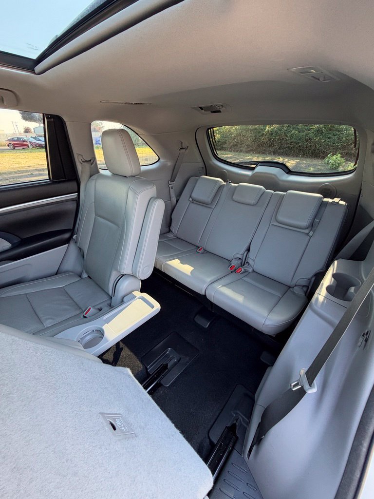 Used 2017 Toyota Highlander Limited Platinum AWD/4WD image 28