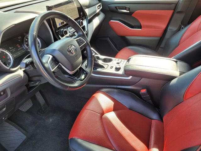 Used 2023 Toyota Highlander XSE image 12