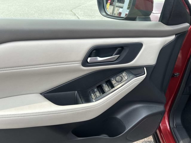 Used 2024 Nissan Rogue SV w/ SV Premium Package FWD image 13