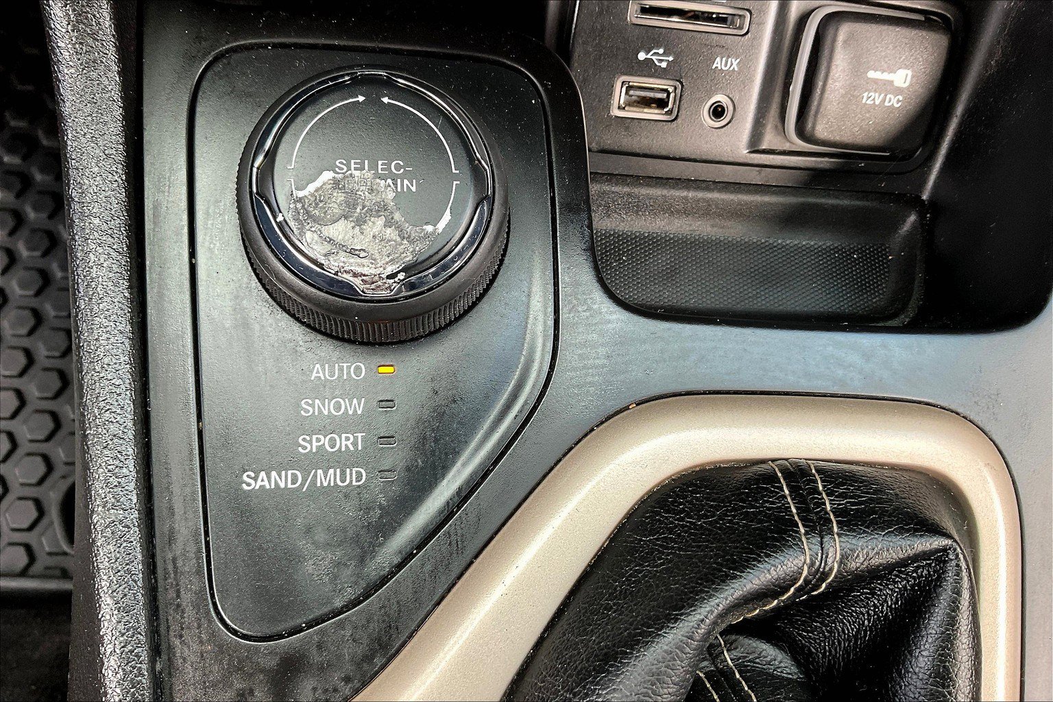 Used 2016 Jeep Cherokee Latitude w/ Cold Weather Group image 20