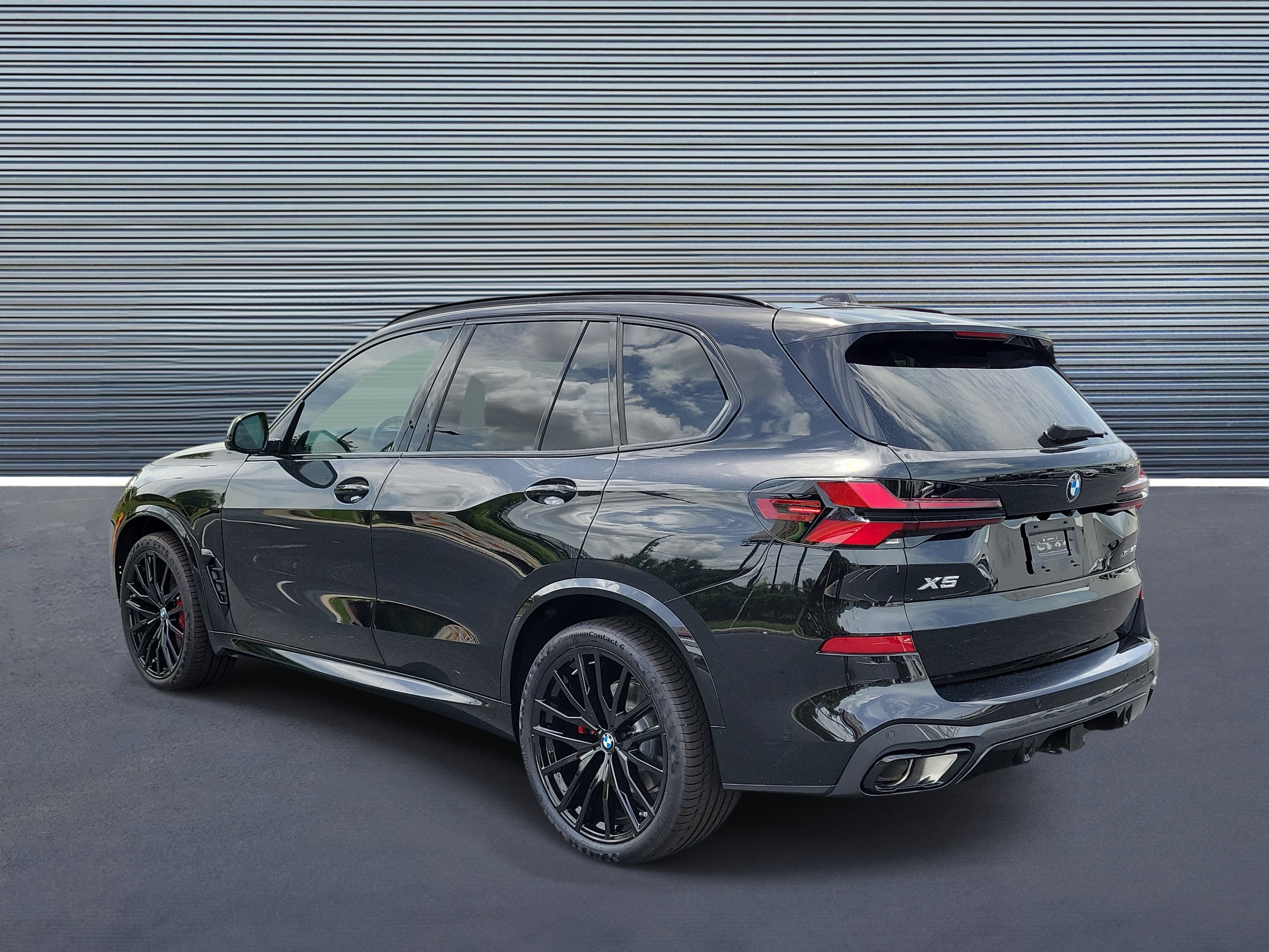 New 2026 BMW X5 xDrive40i w/ M Sport Package AWD/4WD image 4