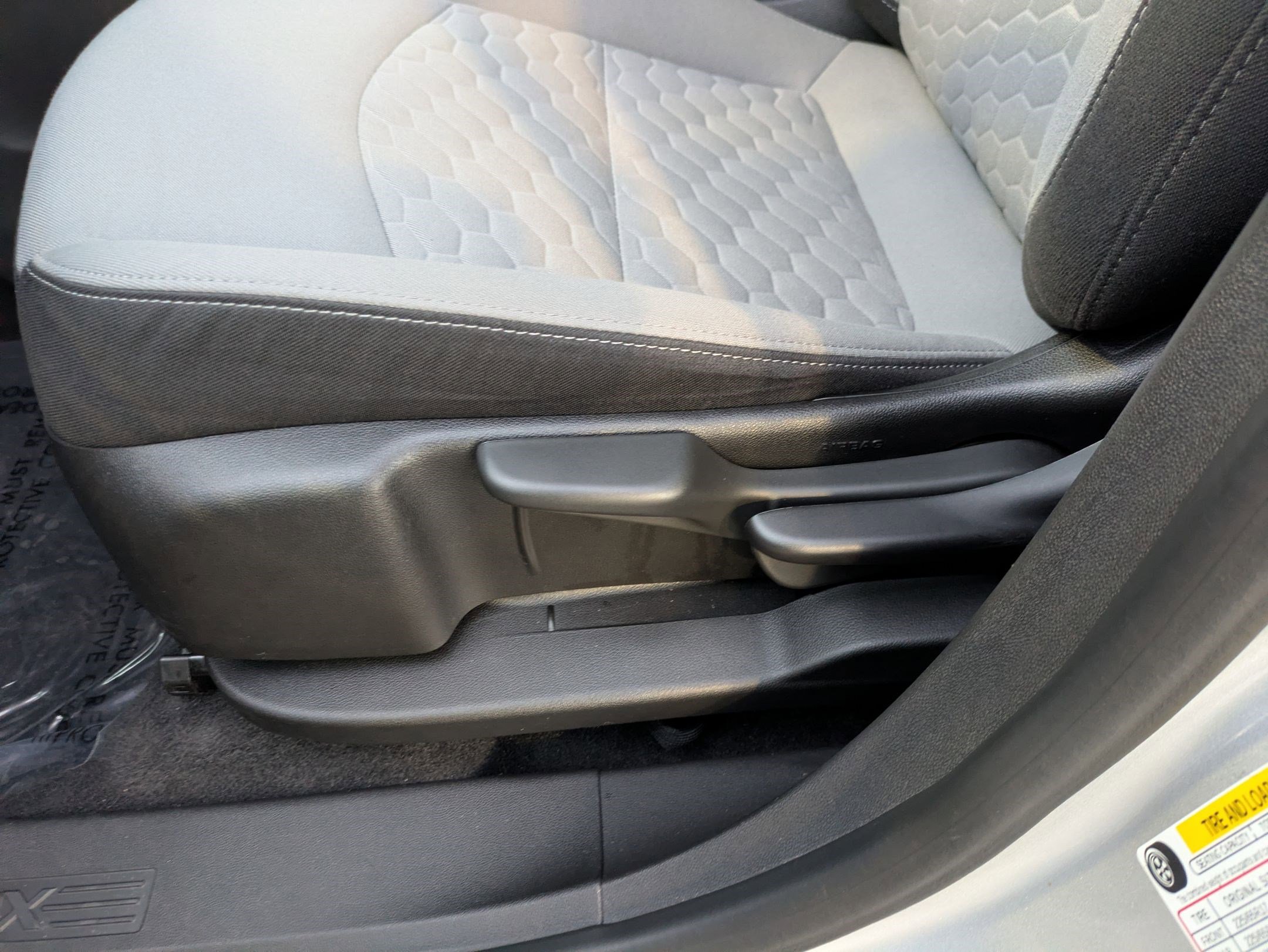 Used 2021 Chevrolet Equinox LS image 22