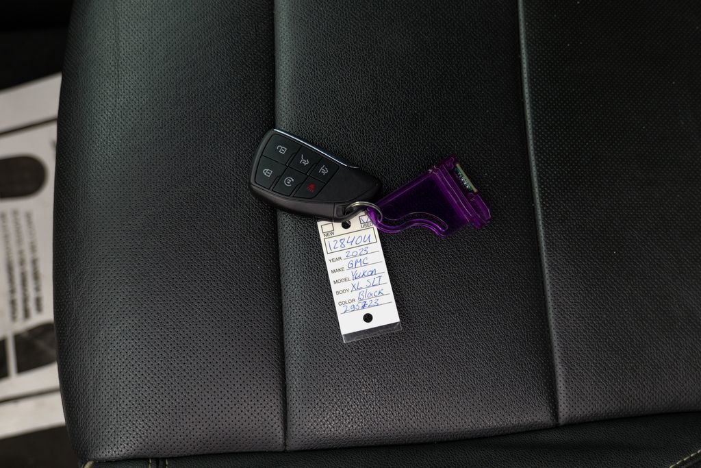 Used 2023 GMC Yukon XL SLT w/ SLT Premium Package image 61