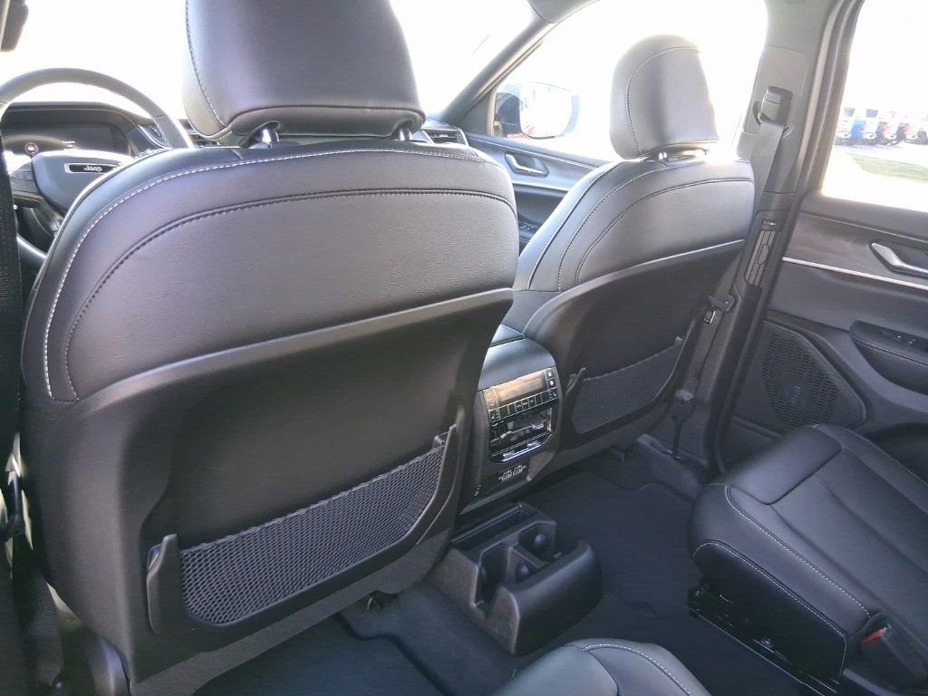 New 2025 Jeep Grand Cherokee L Limited w/ Trailer Tow Package image 10