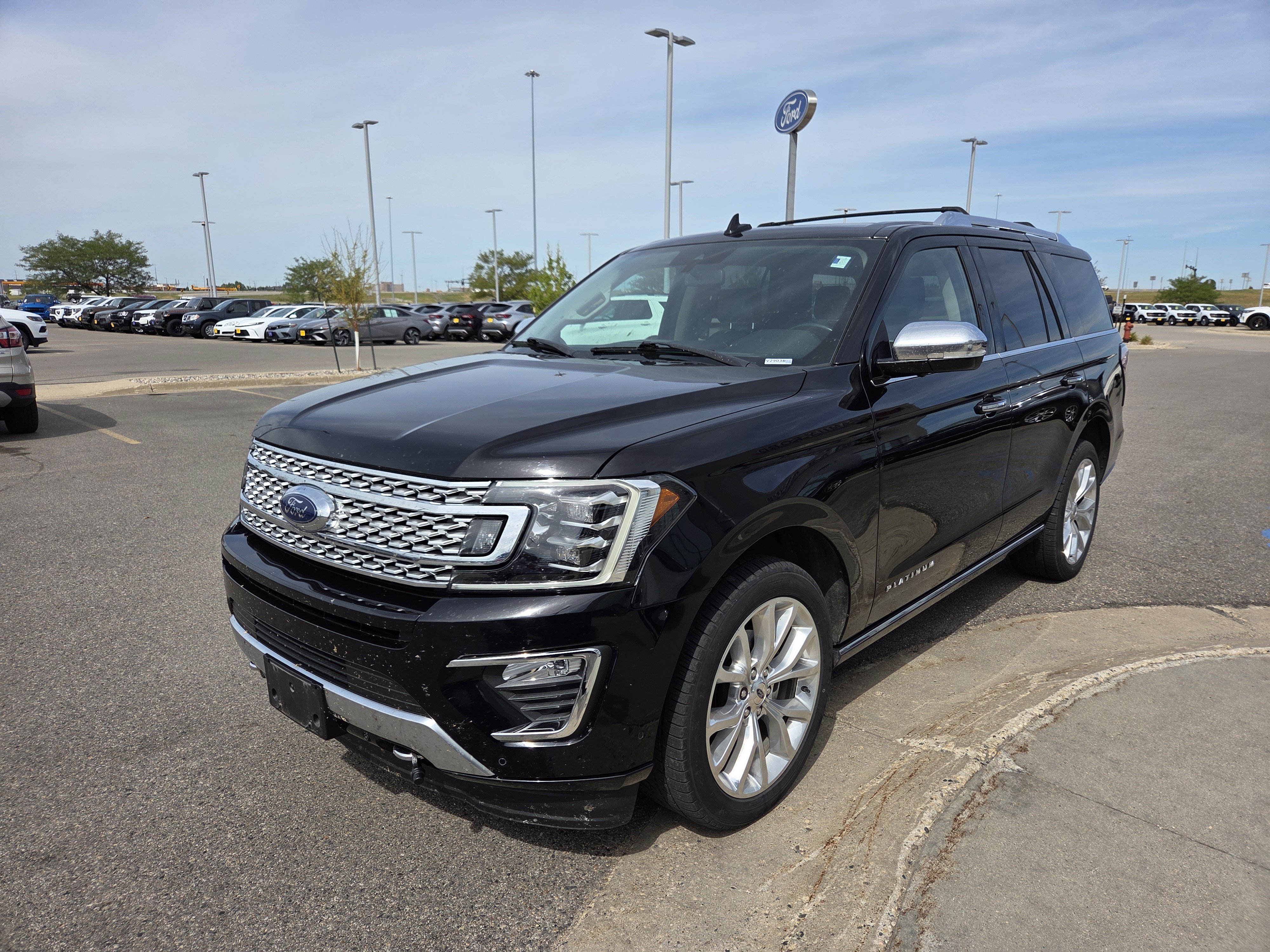 Used 2019 Ford Expedition Platinum AWD/4WD image 3