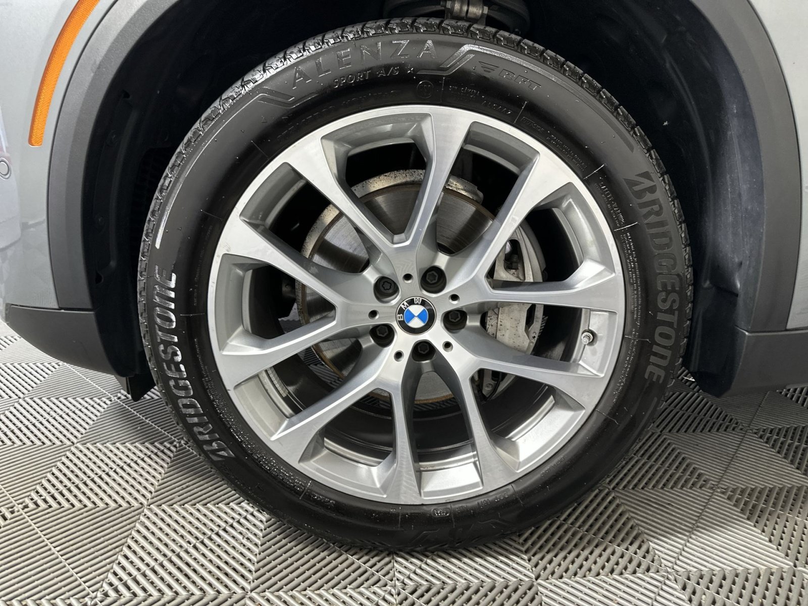Used 2024 BMW X5 xDrive40i w/ Parking Assistance Package AWD/4WD image 12