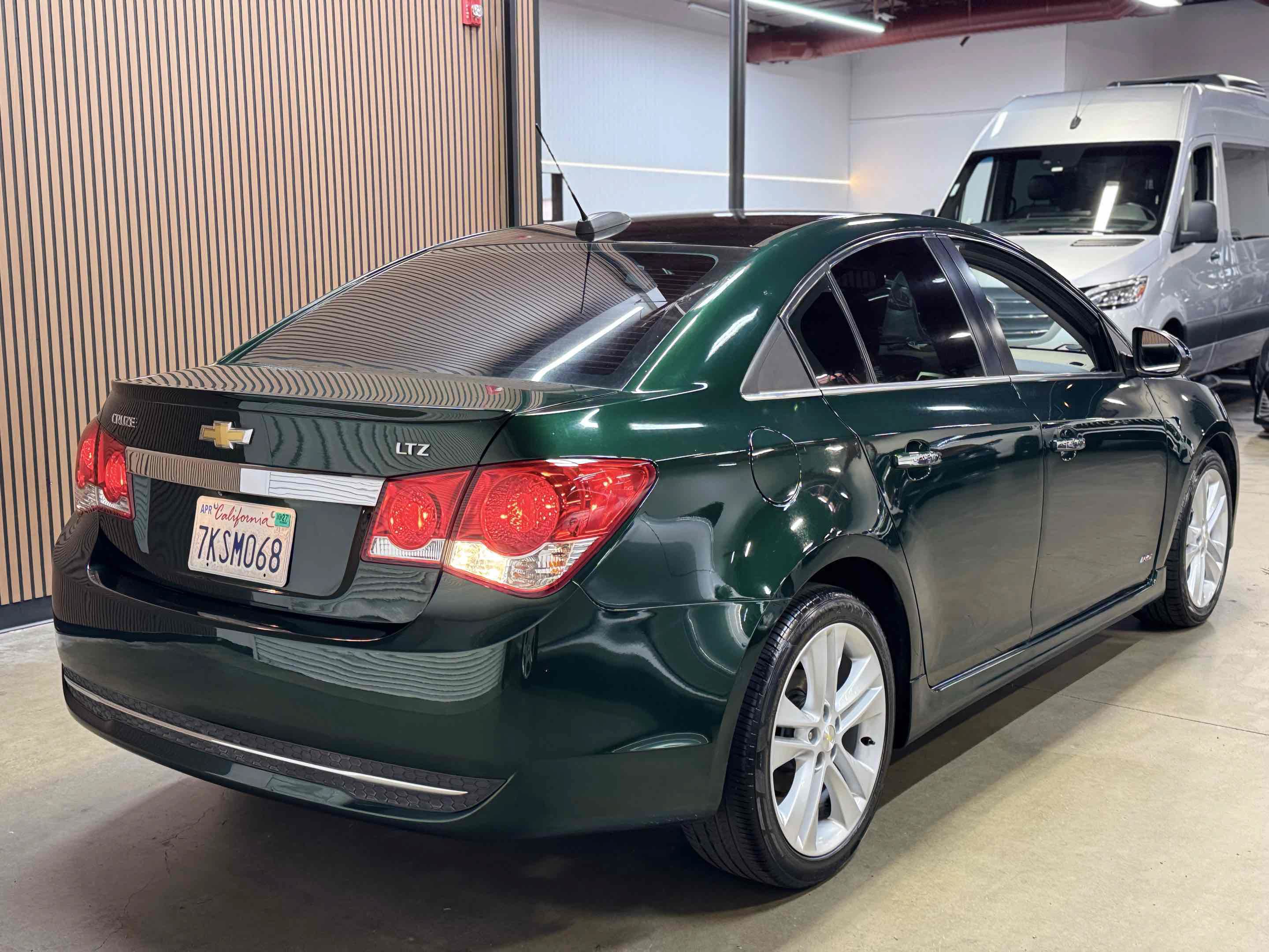 Used 2015 Chevrolet Cruze LTZ w/ Sun, Sound and Sport Package FWD image 4