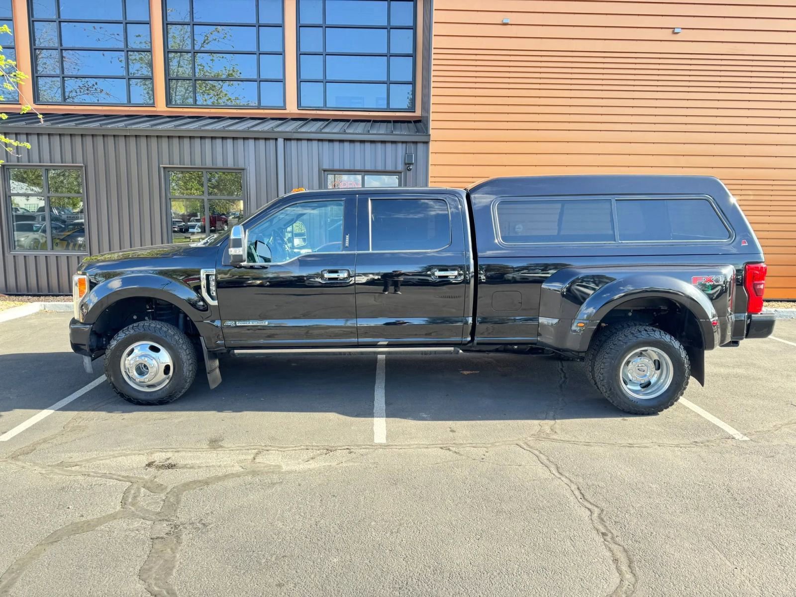 Used 2019 Ford F350 Platinum w/ Platinum Ultimate Package AWD/4WD image 2