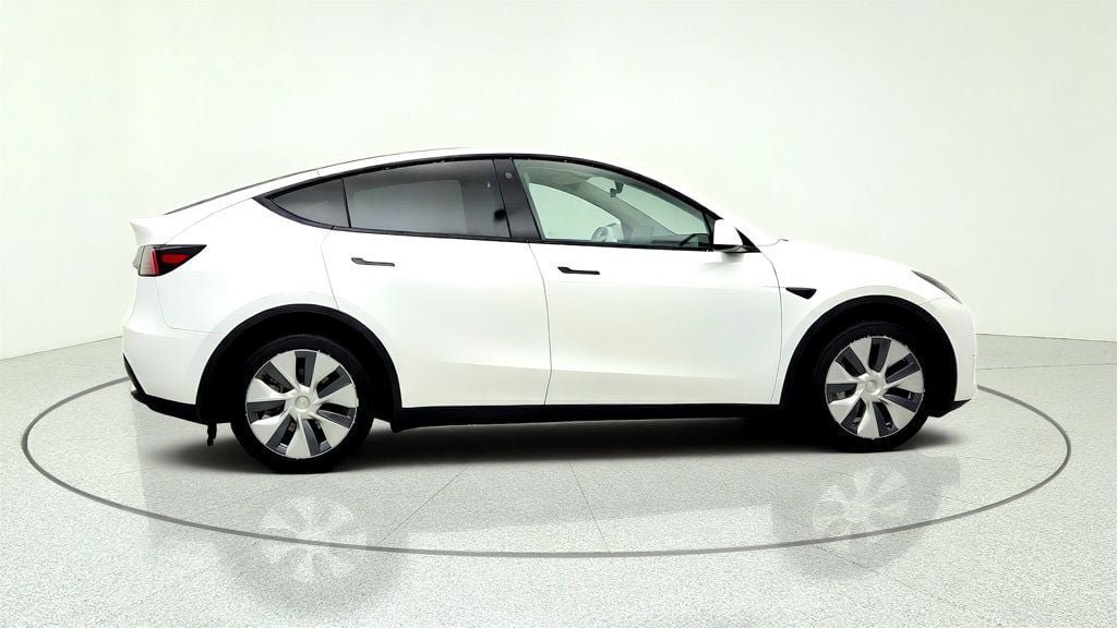 Used 2023 Tesla Model Y Long Range AWD/4WD image 4