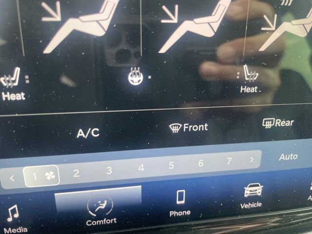 Used 2024 Chrysler Pacifica Touring-L image 24