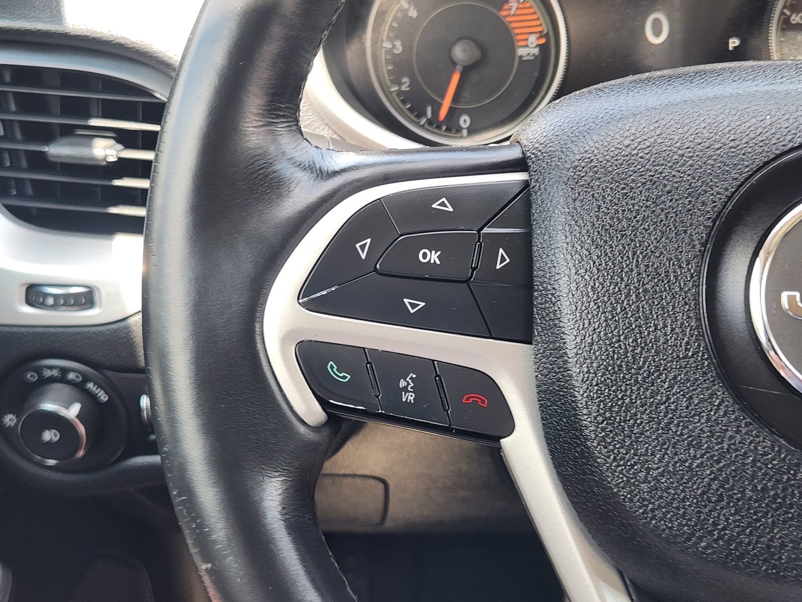 Used 2016 Jeep Cherokee Limited w/ Luxury Group FWD image 33