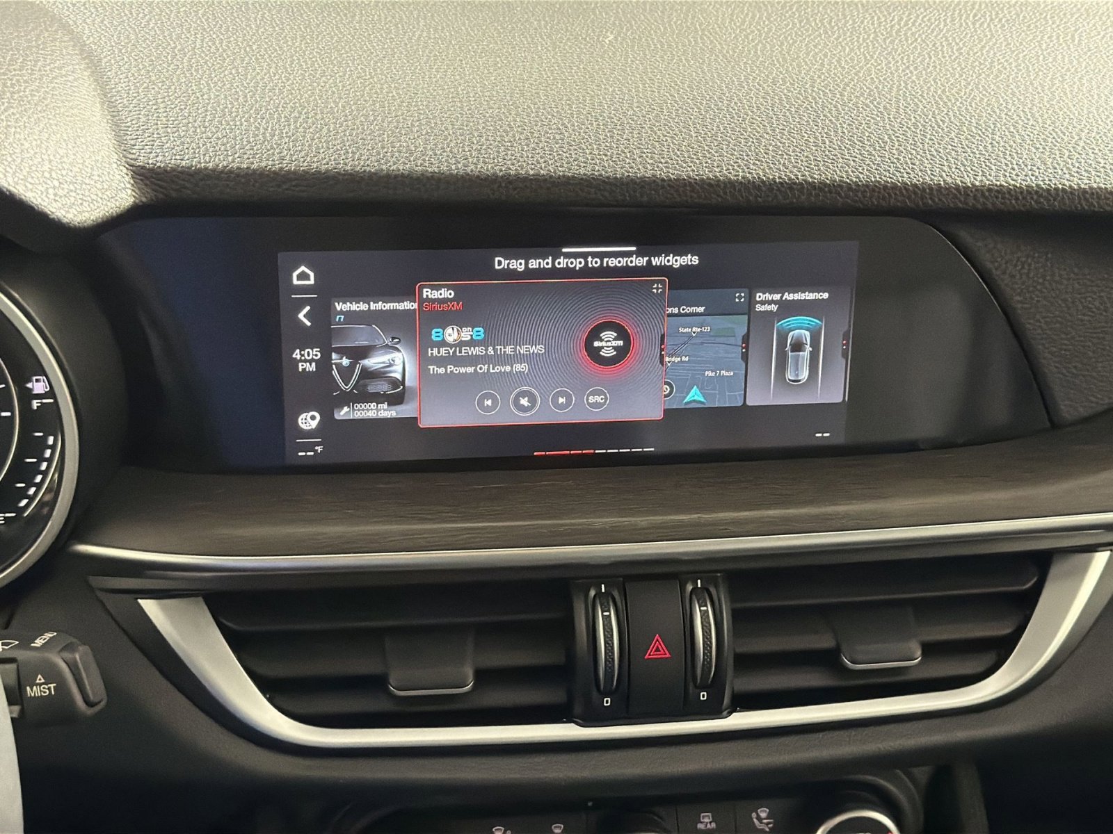 Used 2023 Alfa Romeo Stelvio Ti image 18