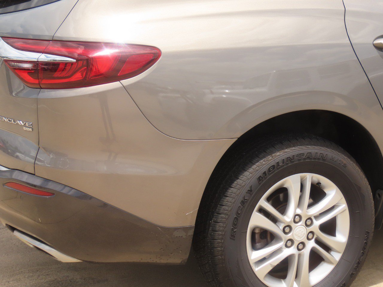 Used 2019 Buick Enclave Essence AWD/4WD image 11