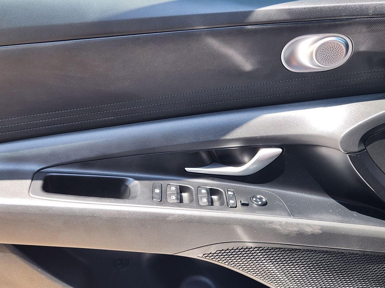 Certified 2025 Hyundai Elantra SE FWD image 22