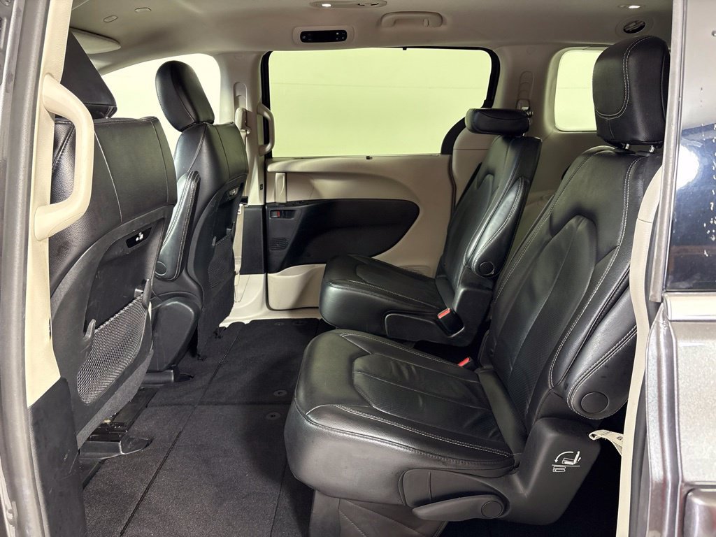 Used 2022 Chrysler Pacifica Touring-L FWD image 19