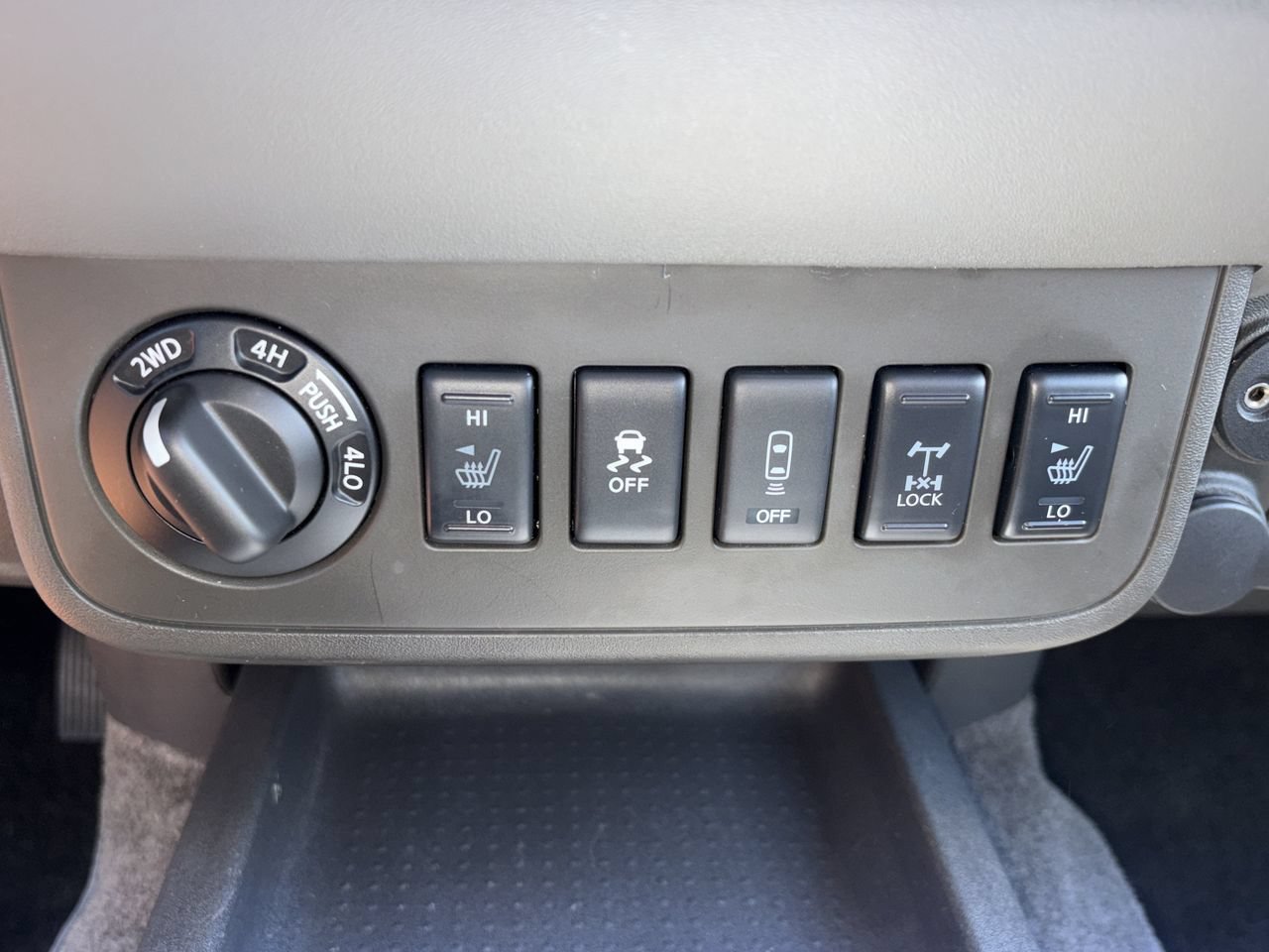 Used 2017 Nissan Frontier PRO-4X w/ Pro-4x Luxury Package AWD/4WD image 16