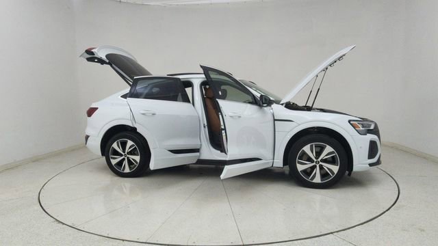 Used 2024 Audi Q8 e-tron Premium Plus w/ Premium Plus Package image 71