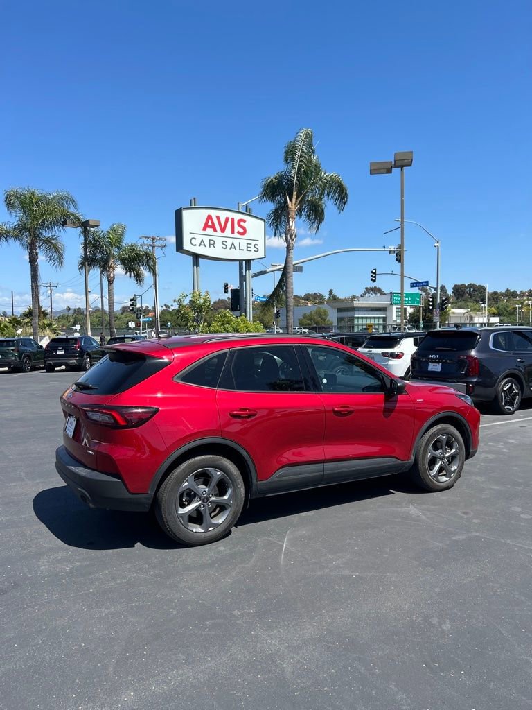 Used 2025 Ford Escape ST-Line AWD/4WD image 3