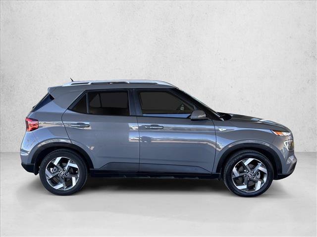Used 2023 Hyundai Venue SEL FWD image 4