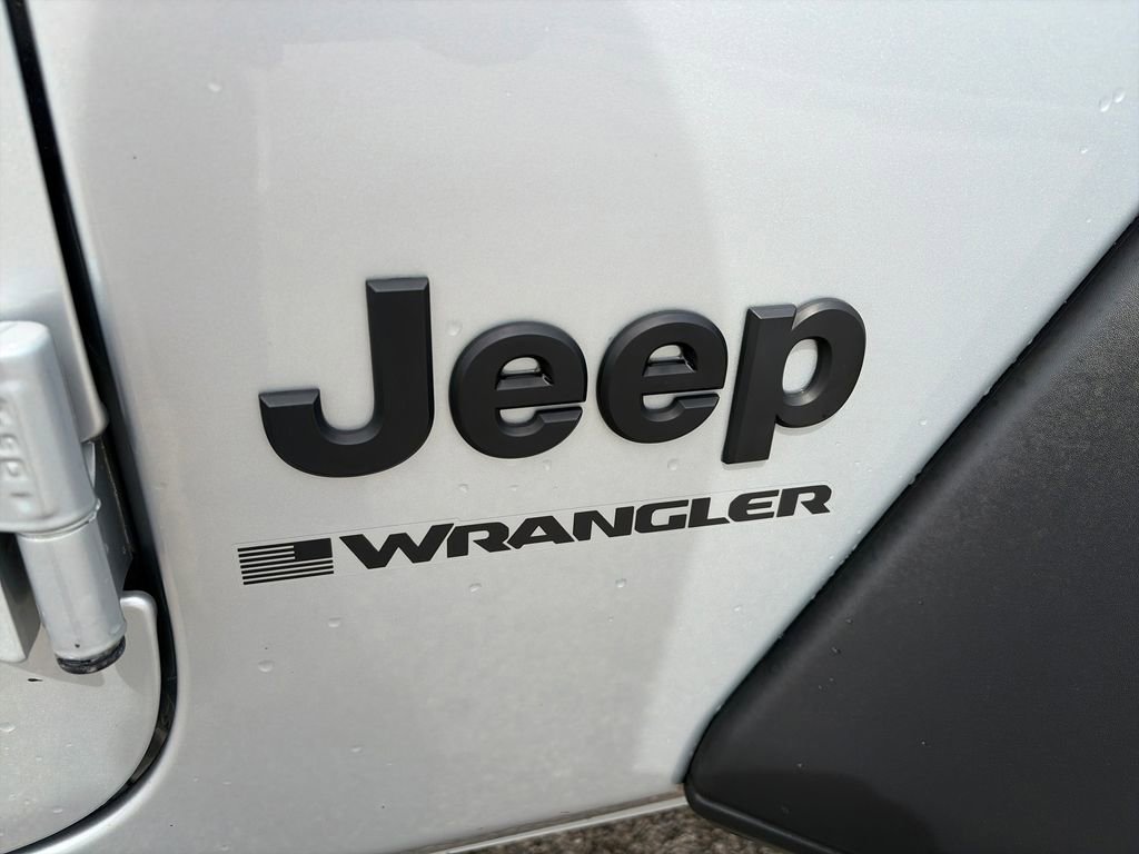 Used 2023 Jeep Wrangler Sport image 9