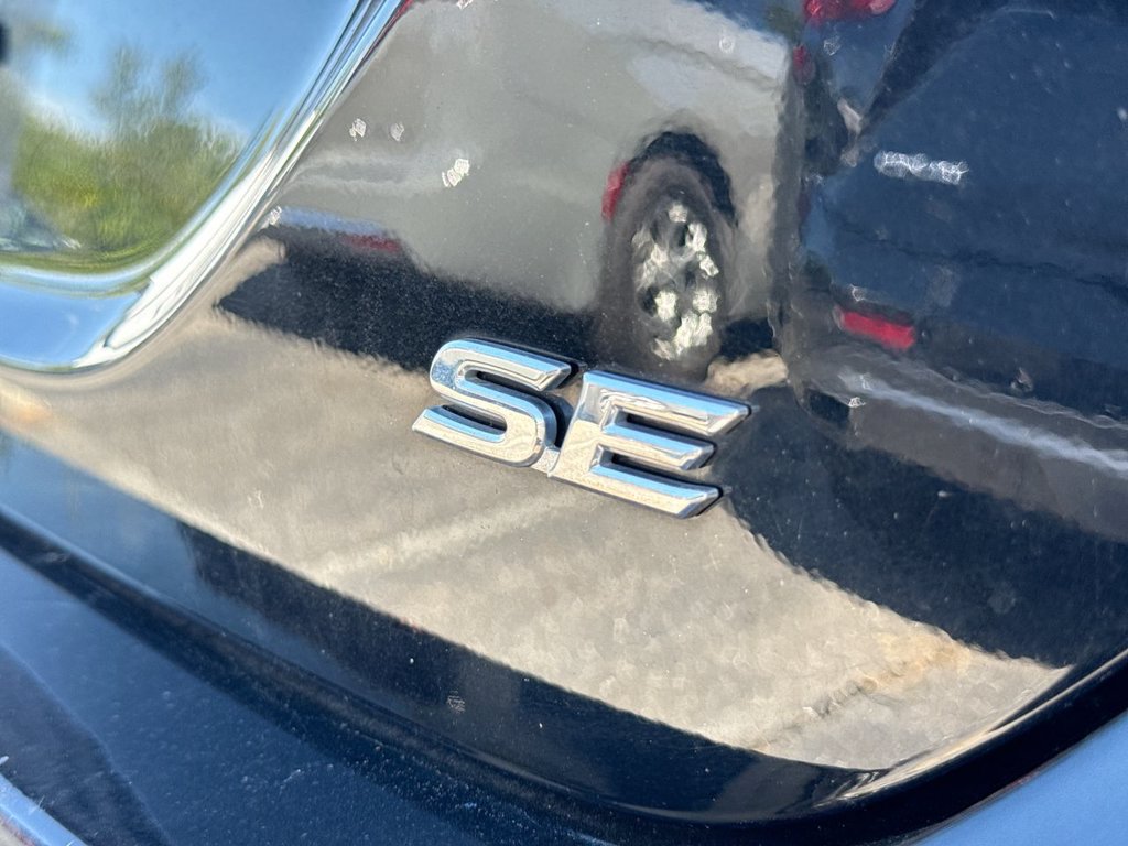 Used 2020 Toyota Camry SE FWD image 7