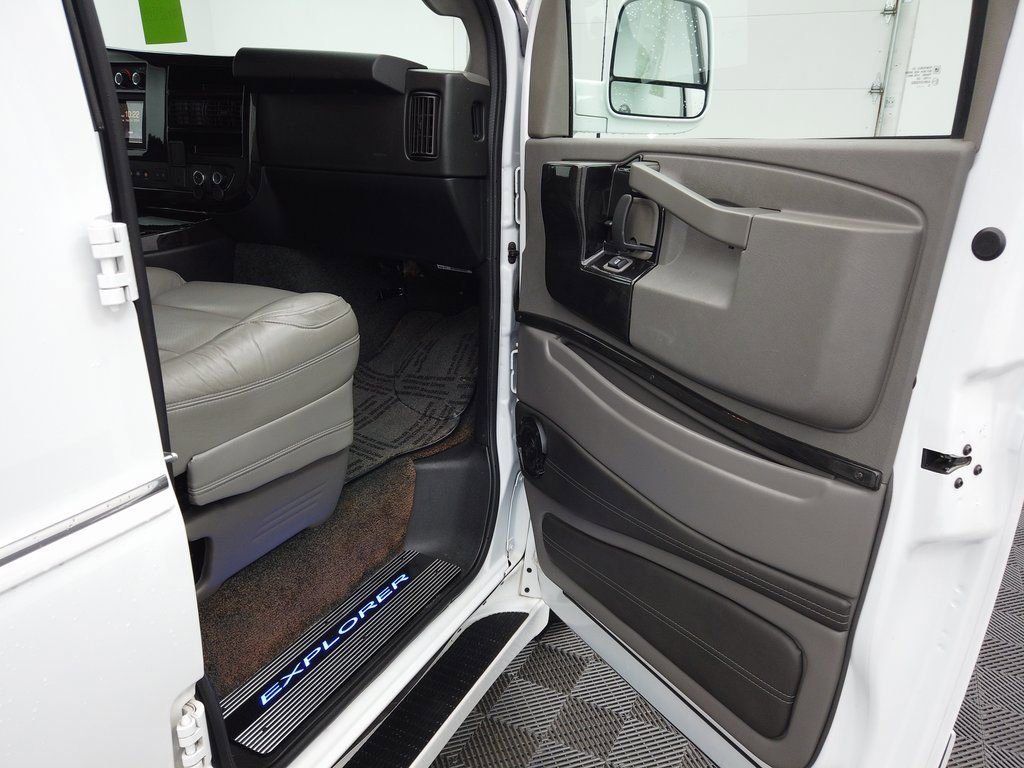 Used 2020 GMC Savana 2500 Extended w/ Enhanced Convenience Package image 40