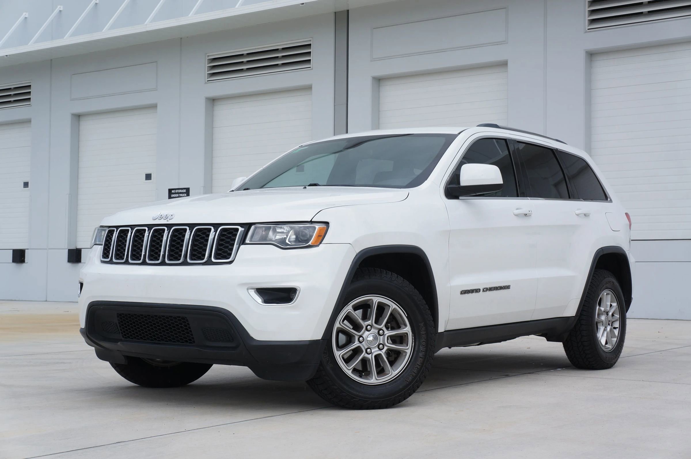 Used 2018 Jeep Grand Cherokee Laredo image 5