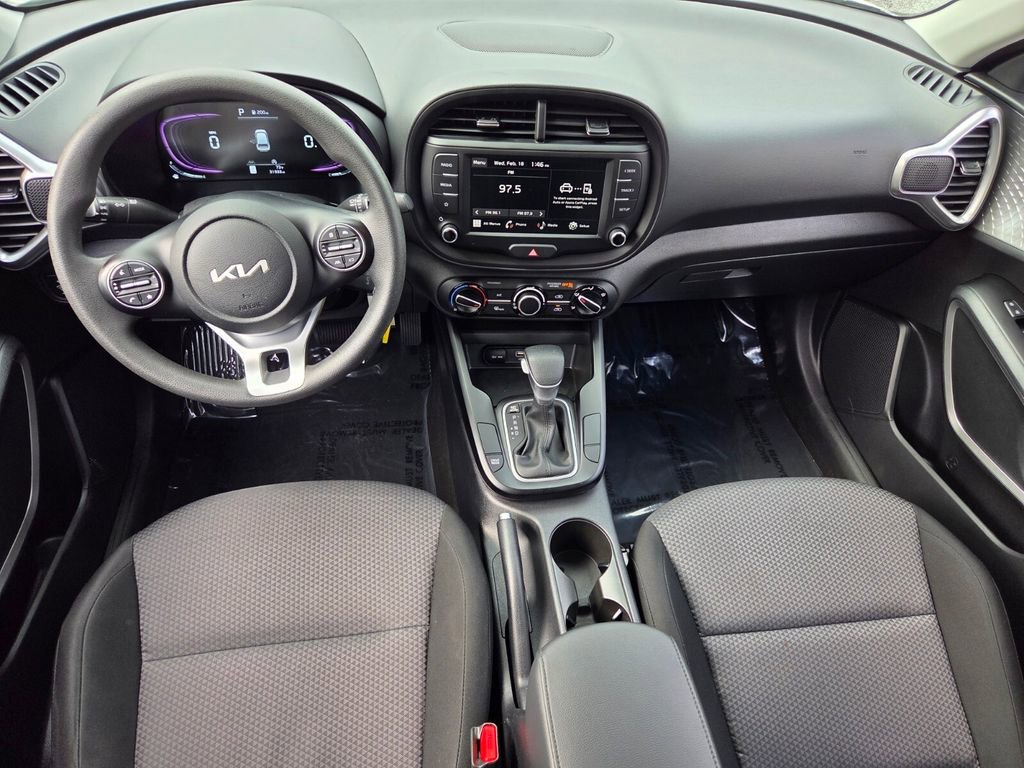 Used 2025 Kia Soul LX image 9