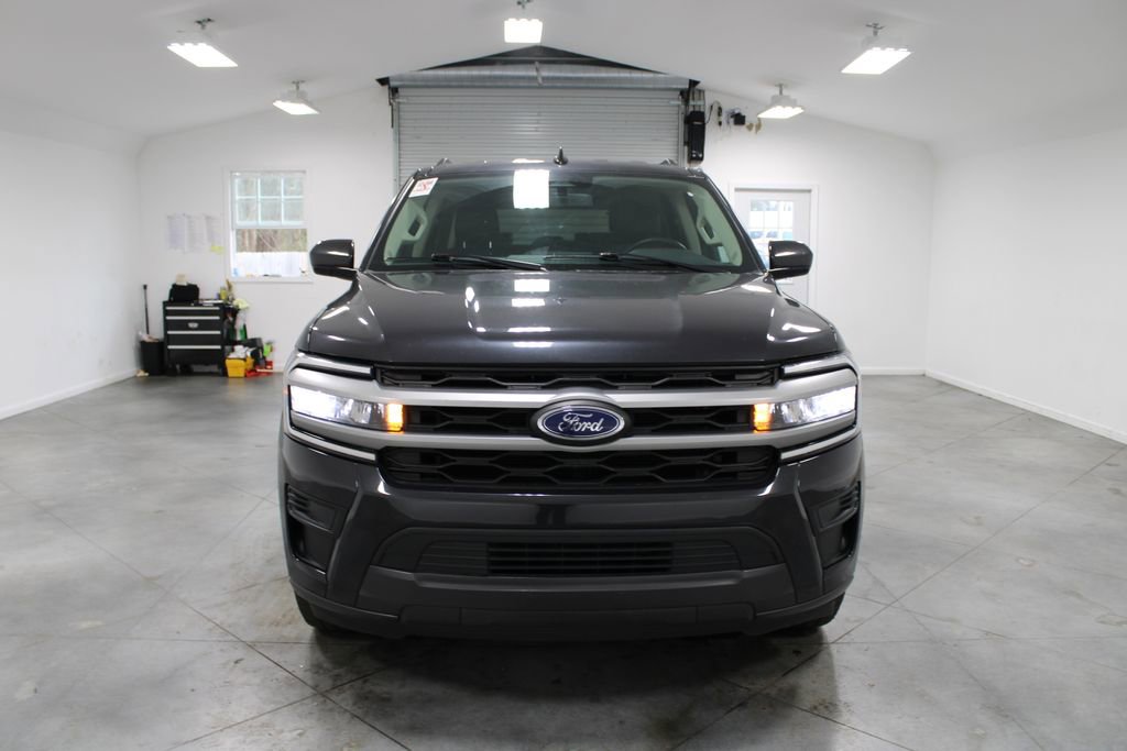 Used 2024 Ford Expedition Max XLT image 3