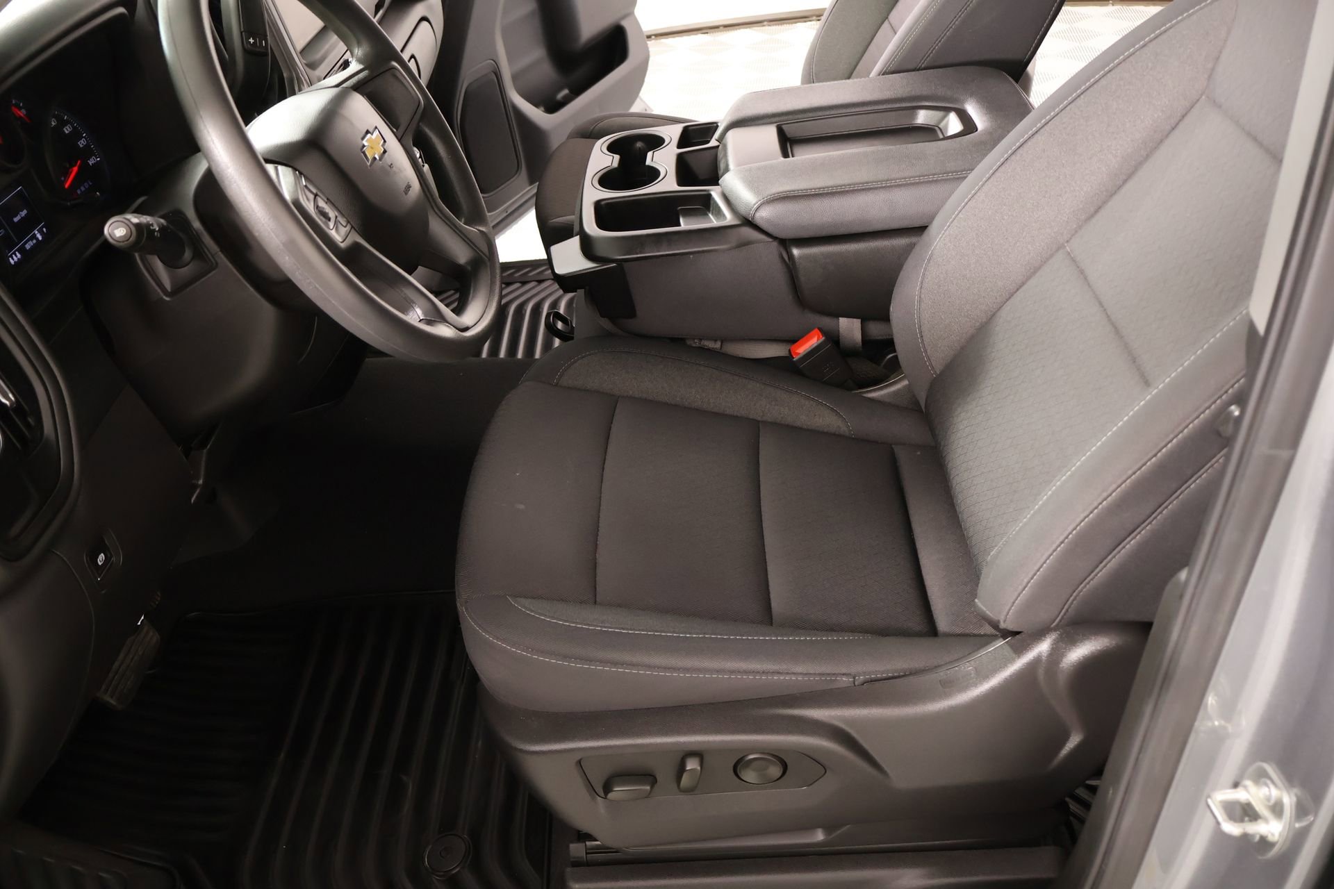 Used 2025 Chevrolet Silverado 1500 Custom RWD image 9