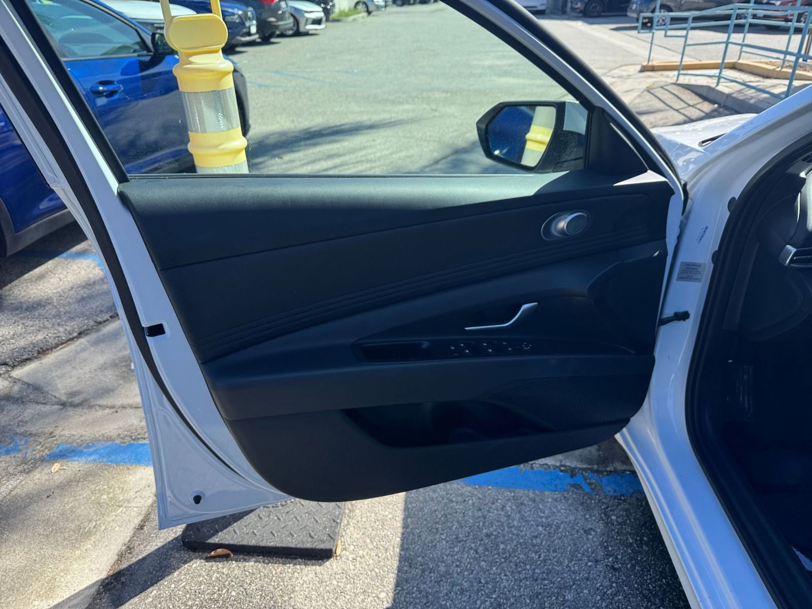 Used 2025 Hyundai Elantra SEL FWD image 18
