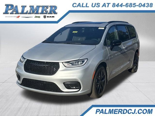 New 2026 Chrysler Pacifica Limited image 1