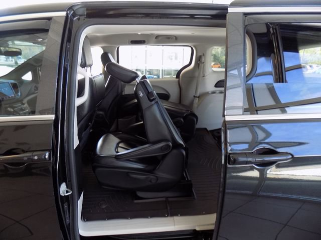 Used 2022 Chrysler Pacifica Touring-L image 31