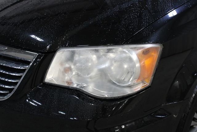 Used 2014 Chrysler Town & Country Touring-L w/ Driver Convenience Group image 29