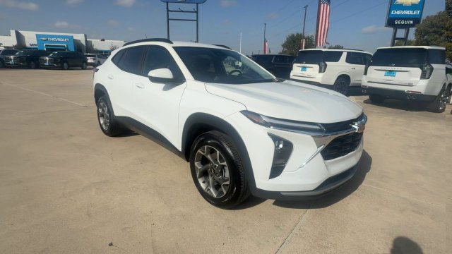 Certified 2026 Chevrolet Trax LT FWD image 2