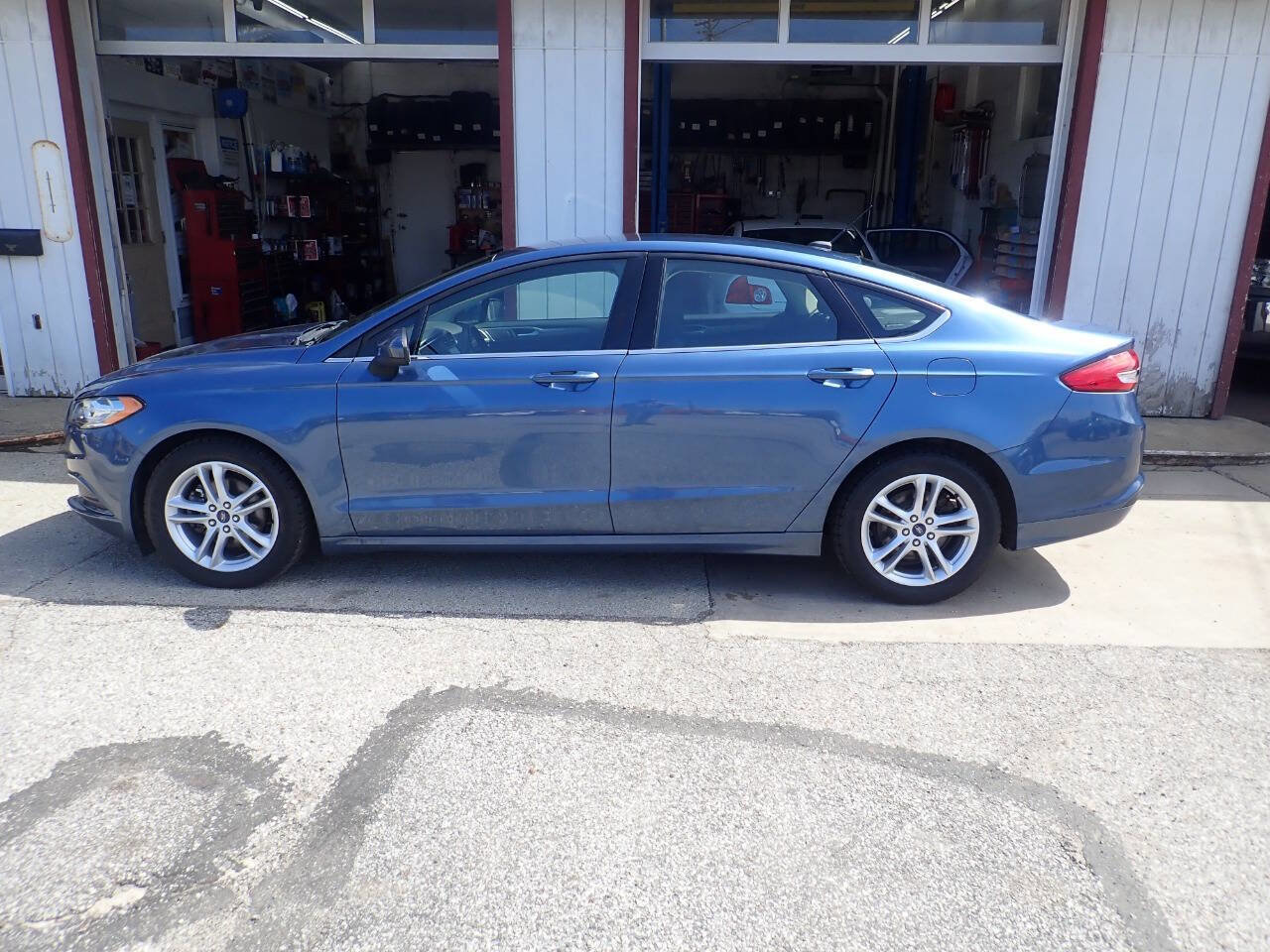 Used 2018 Ford Fusion SE w/ Fusion SE Technology Package image 18