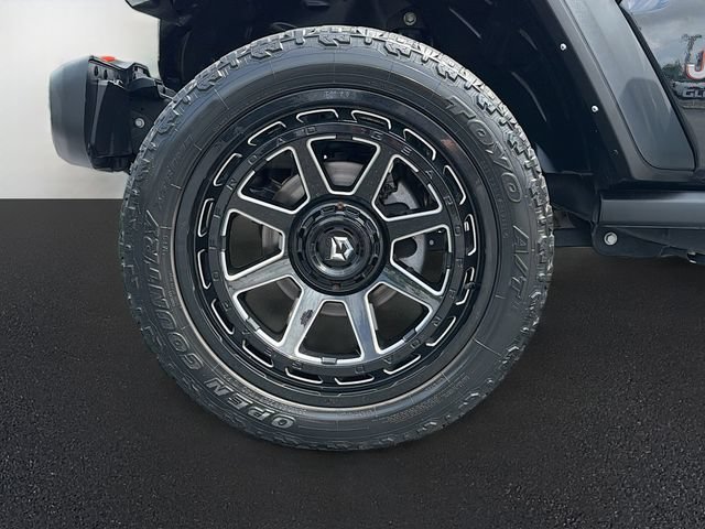 Used 2023 Jeep Gladiator Mojave w/ Cold Weather Group AWD/4WD image 32
