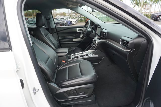 Certified 2023 Ford Explorer XLT w/ Equipment Group 202A RWD image 3