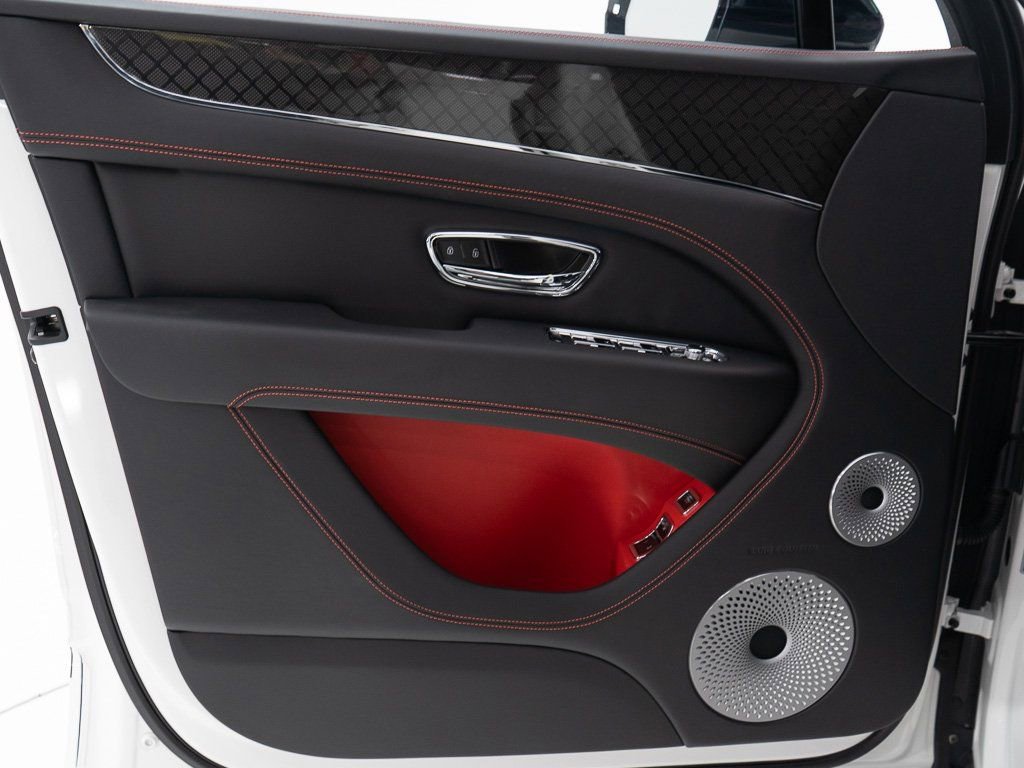 Certified 2025 Bentley Bentayga image 11