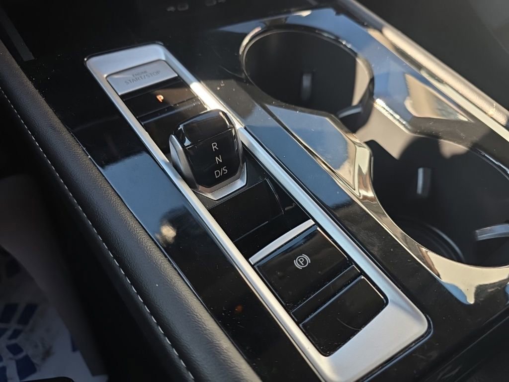 Used 2025 Volkswagen Atlas SE image 28