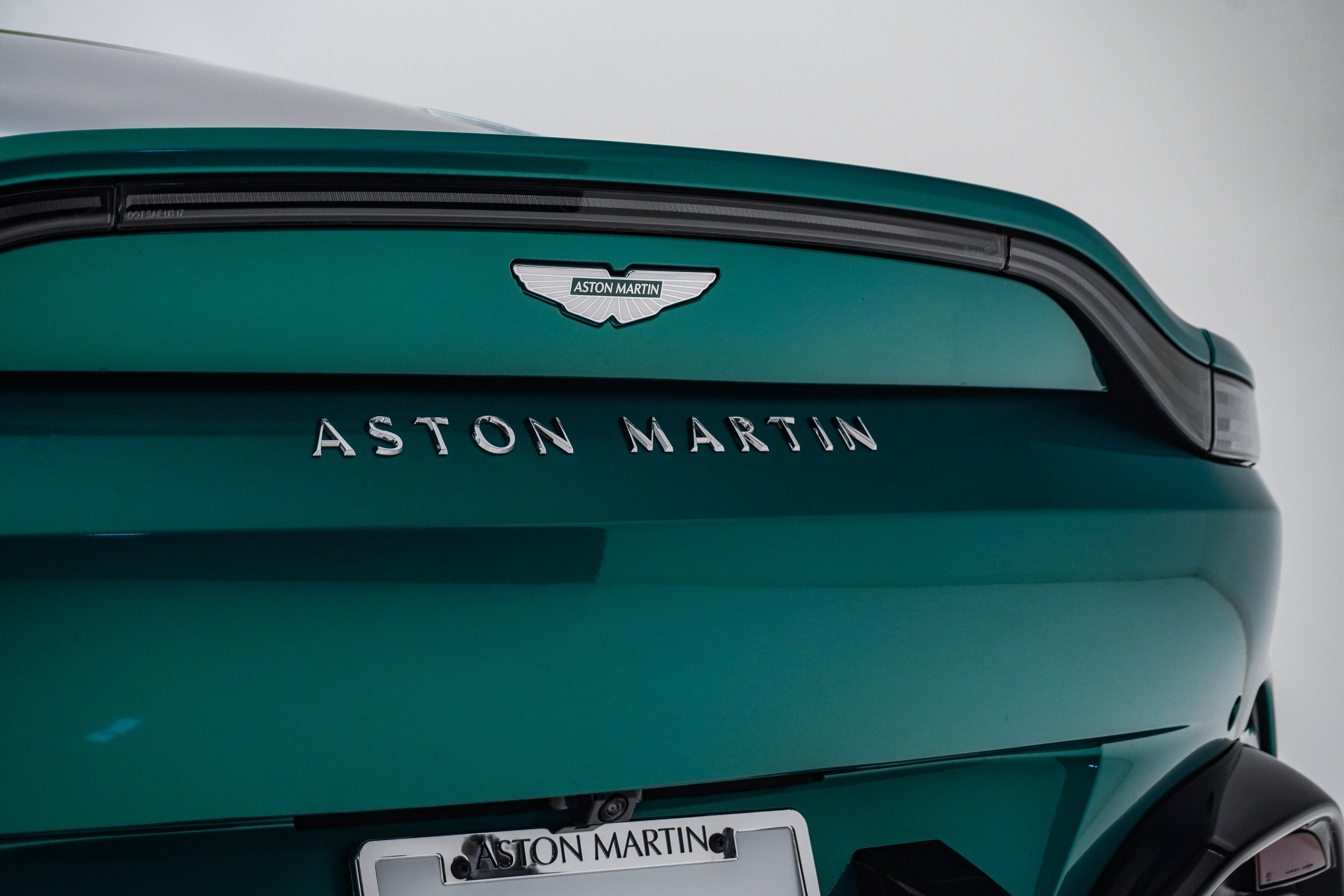 Used 2025 Aston Martin V8 Vantage Coupe RWD image 12
