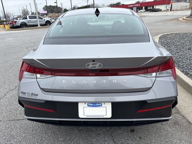 Used 2025 Hyundai Elantra SEL image 7
