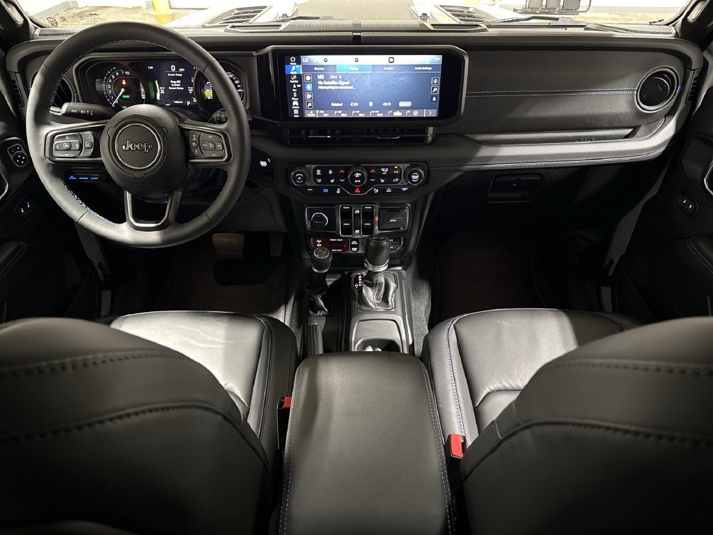 Used 2024 Jeep Wrangler Unlimited Rubicon 4xe AWD/4WD image 10