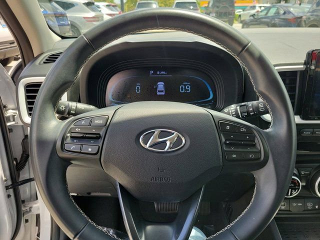 Certified 2023 Hyundai Venue Limited FWD image 18