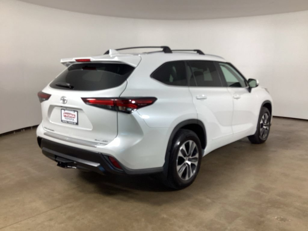 Used 2025 Toyota Highlander XLE AWD/4WD image 5